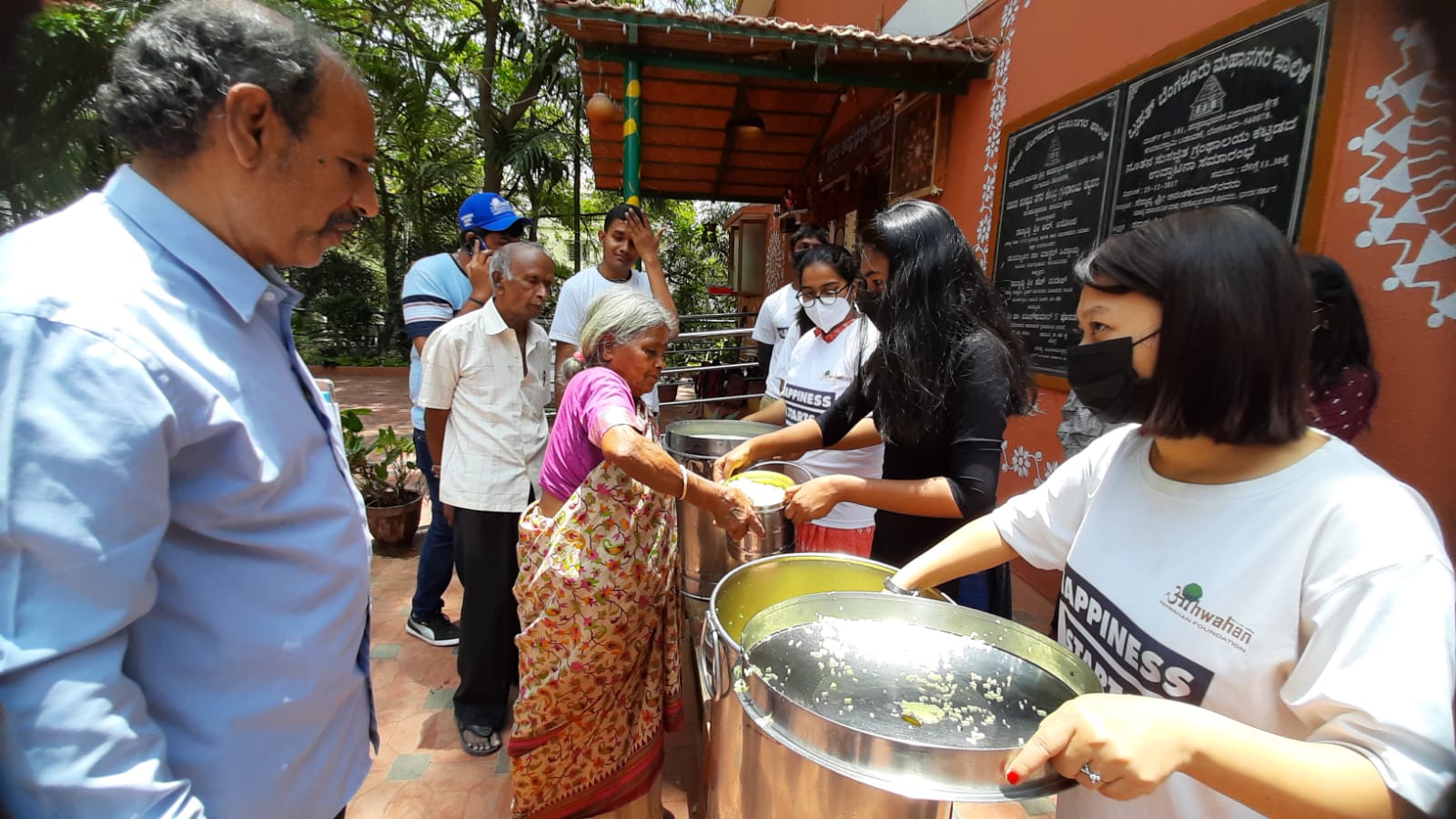 Aahwahan volunteers serving at a Food on Wheels drive