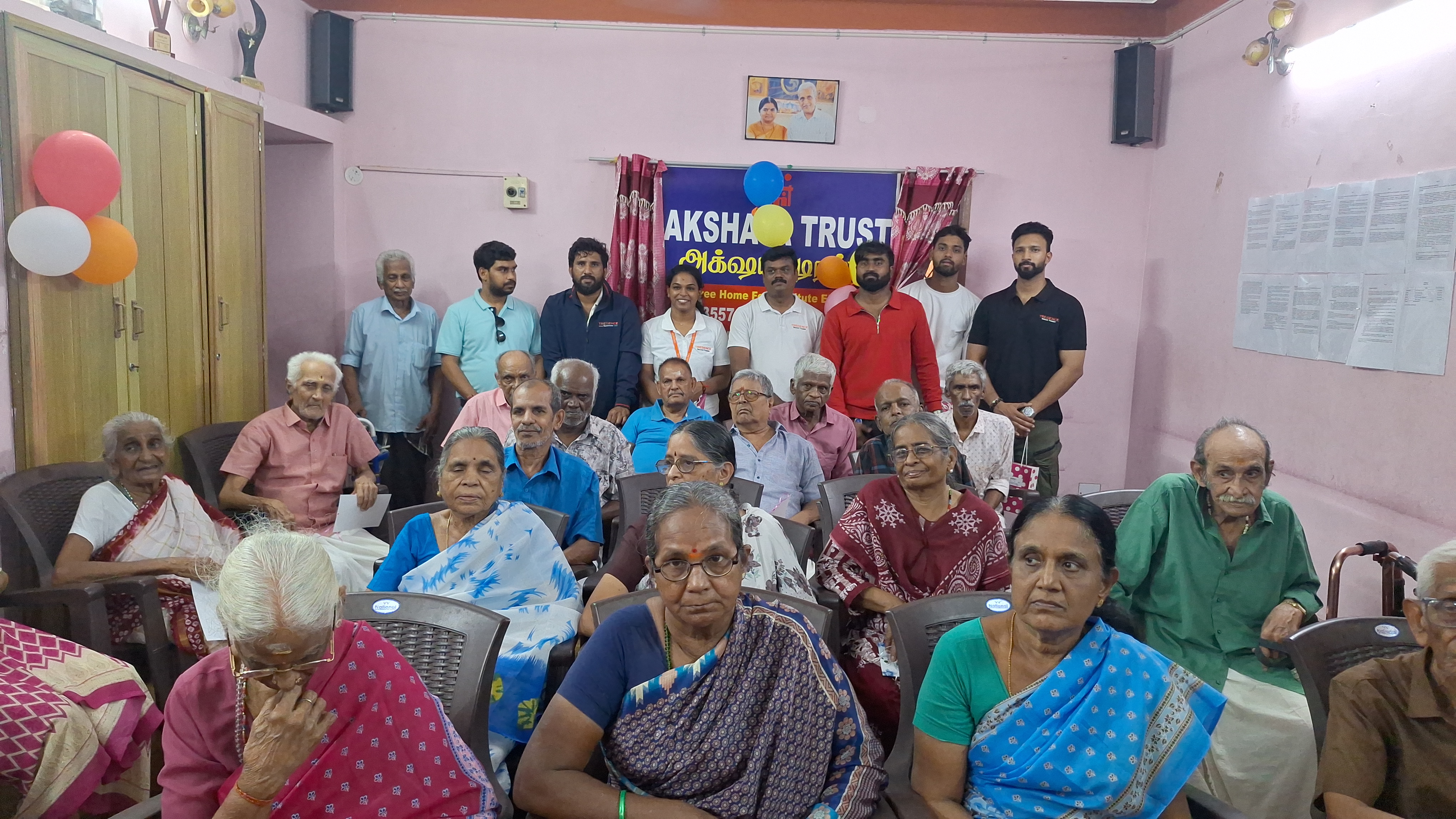 Aahwahan volunteers at a community old age home visit