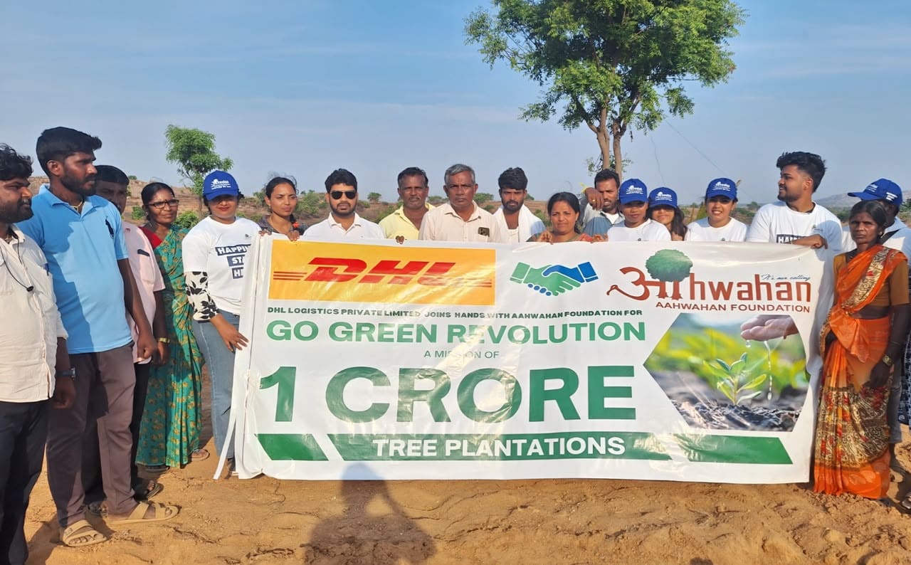 A corporate CSR team at an Aahwahan plantation drive